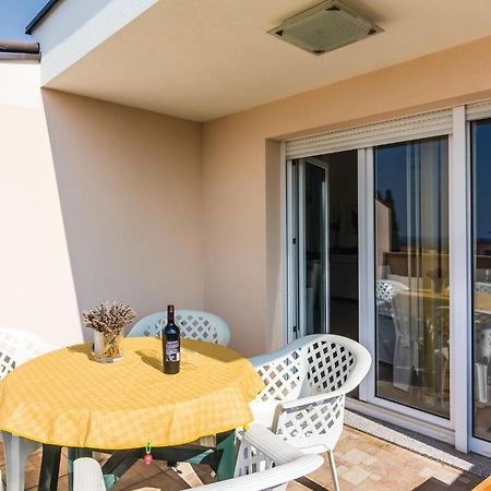 Stunning Apartment In Fazana With House Sea View Exterior foto